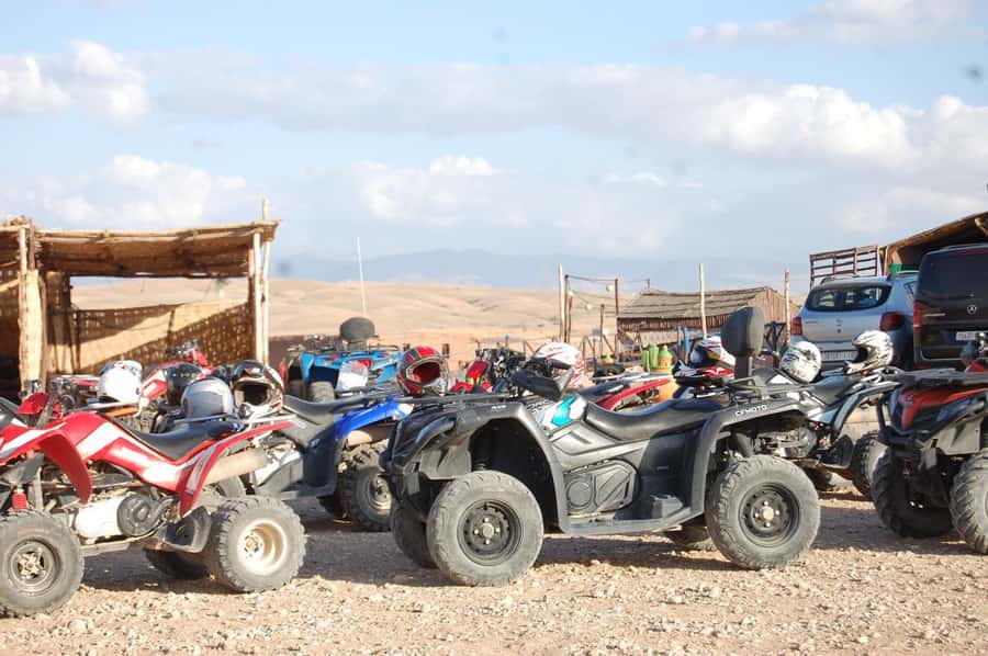 Agafay Desert: Quad Bike Experience with Lunch - Cleaning off before lunch