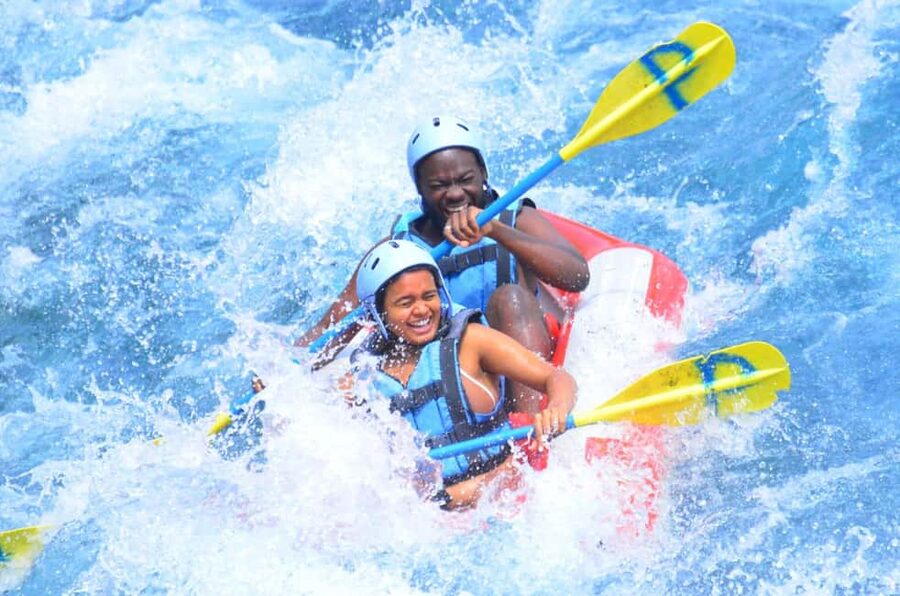 Alanya/Antalya: Buggy, Jeep, Rafting, & Zipline Tour + lunch - Riverside lunch after the rapids