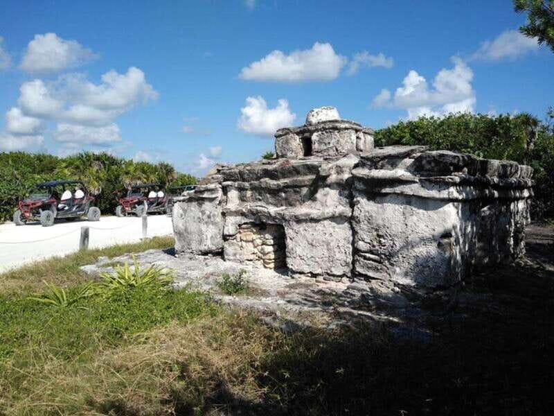 Cozumel: Classic Jeep or Buggy Island Tour to Punta Sur - Climbing the Punta Sur lighthouse
