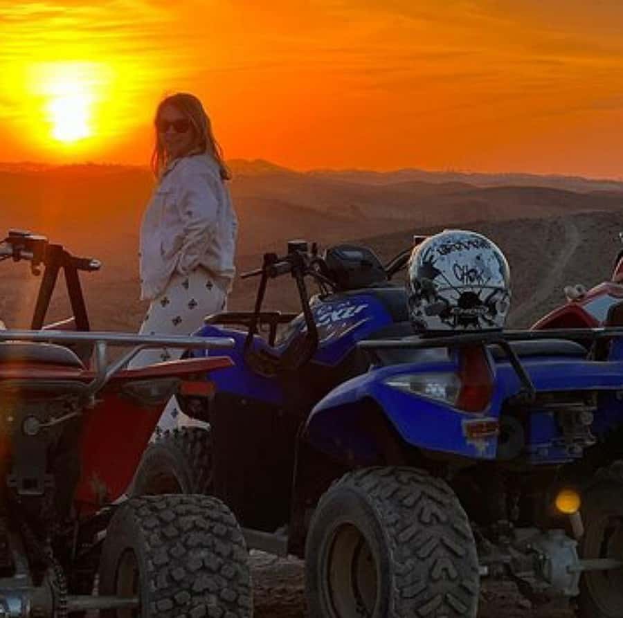 Dinner show in agafay Desert 1h quad bike & 20 min camels - The quad ride: 70 minutes across rocky tracks