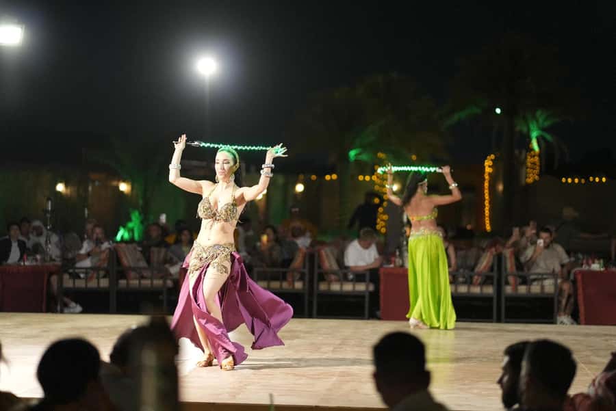 Dubai: Experience 60 Minutes Quad bike & BBQ Dinner - What the guides add to the experience