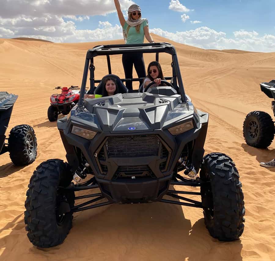 Dubai: Red Dune Desert, Dune Buggy Ride & BBQ Buffet Dinner - Guides, group size, and the human side