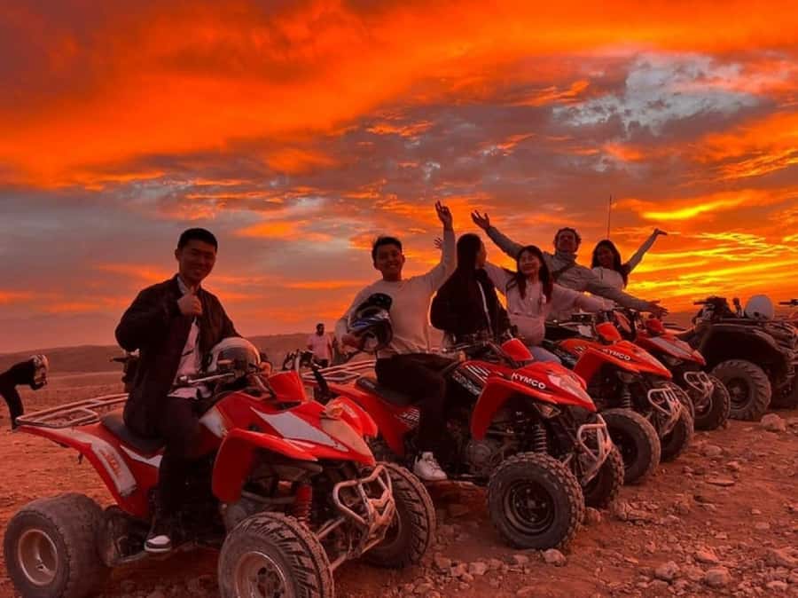 From Marrakech: Dinner show in Agafay Desert & Sunset Quad - A short ride from Marrakech to rocky Agafay