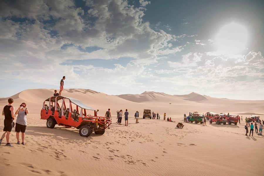Huacachina: Buggy en las Dunas al Atardecer y Sandboarding - The buggy ride over 30-meter dunes