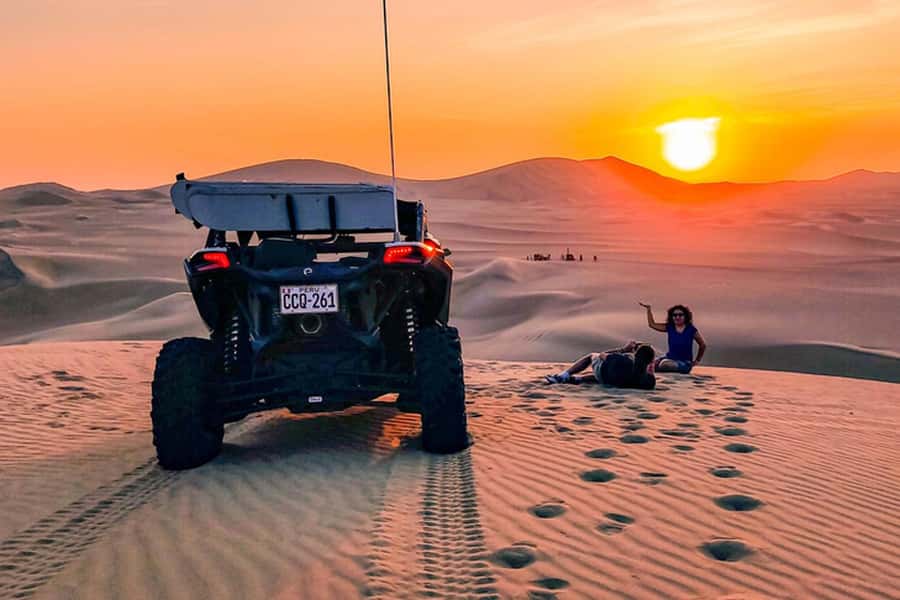 Huacachina: Buggy en las Dunas al Atardecer y Sandboarding - Sunset over the Ica desert