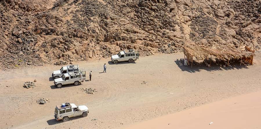Makadi Bay: Mega Tour Jeep, ATV, Buggy, Camel, Dinner & Show - Guides, language, and transport