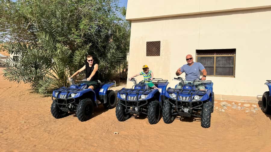 Muscat: Desert & Wadi Bani Khalid Tour with Quad Bike Option - Lunch at a local café