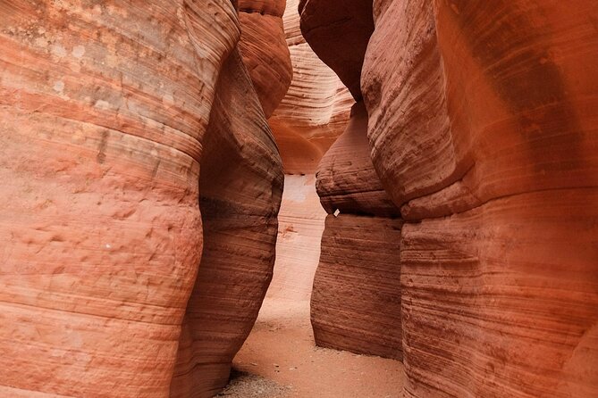 Peekaboo Slot Canyon UTV and Hiking Adventure - Why the photography help is worth having