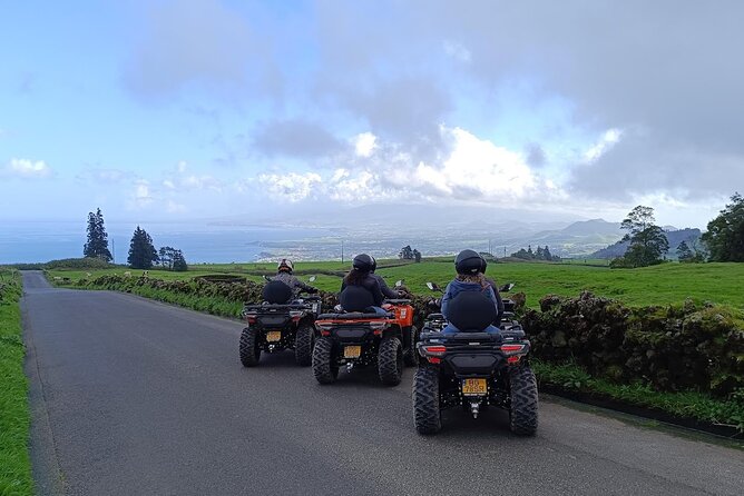 São Miguel: Sete Cidades Quad / Buggy Tour - Miradouro das Cumeeiras and the crater rim